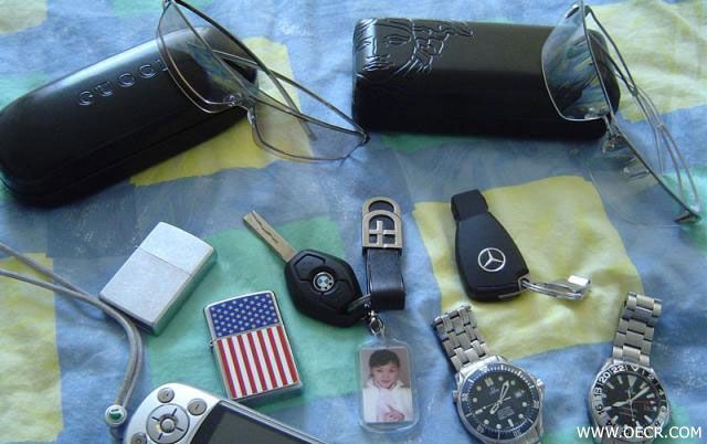 GUCCI眼镜俩、ZIPPO俩、欧米茄手表俩、奔驰钥匙、BMW钥匙各一！.jpg